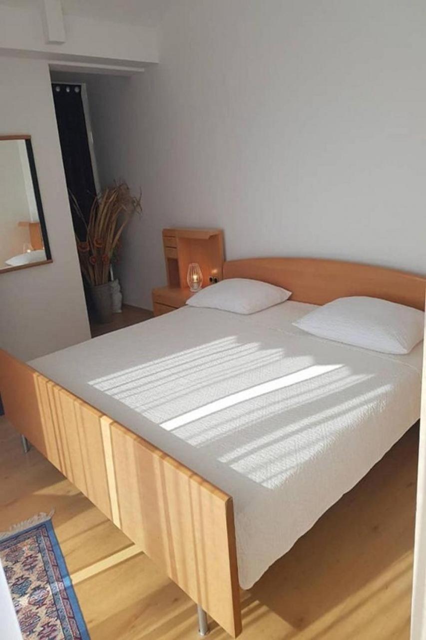 Apartments Javi - Free Private Parking Trogir Bagian luar foto