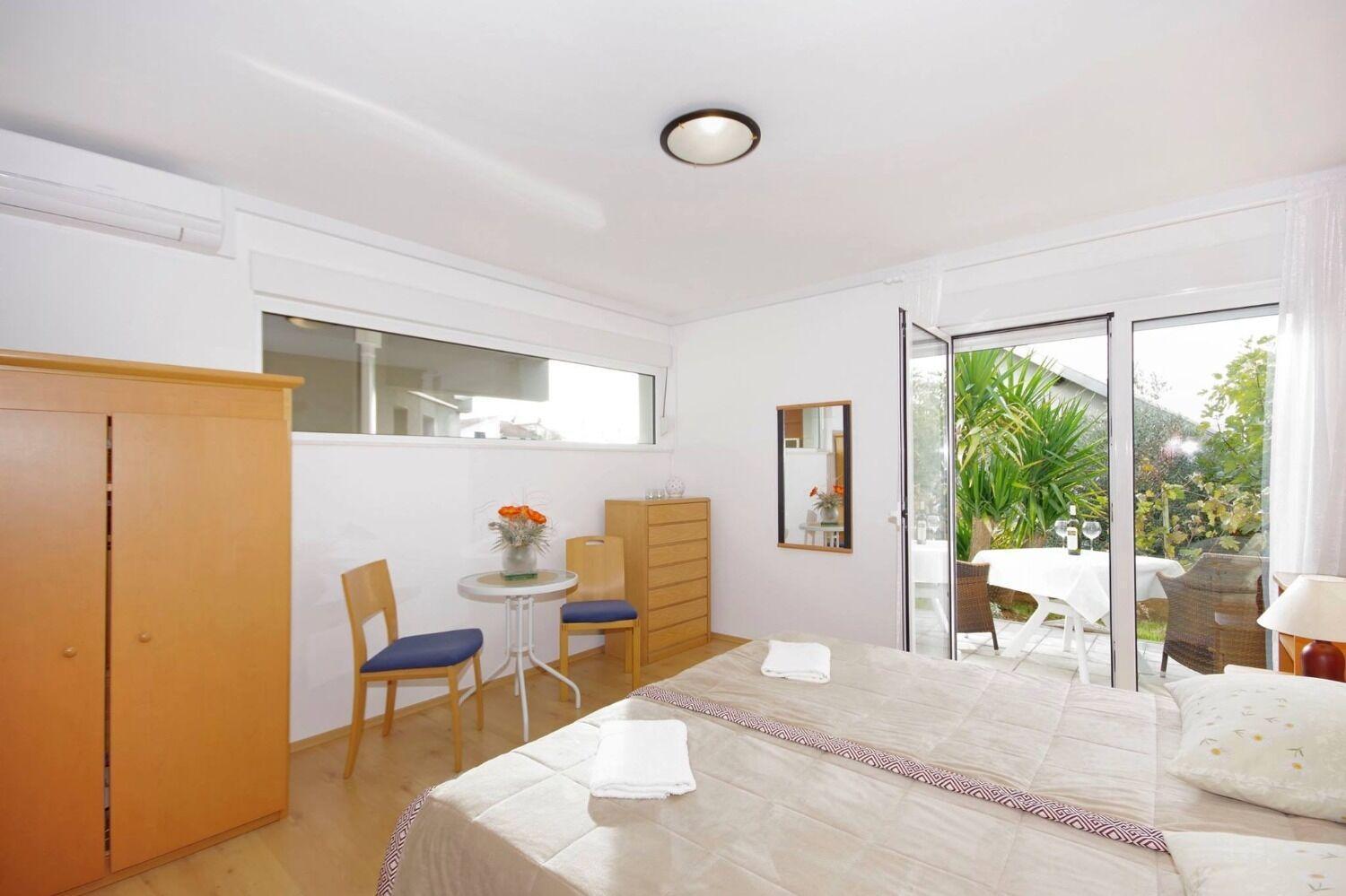 Apartments Javi - Free Private Parking Trogir Bagian luar foto