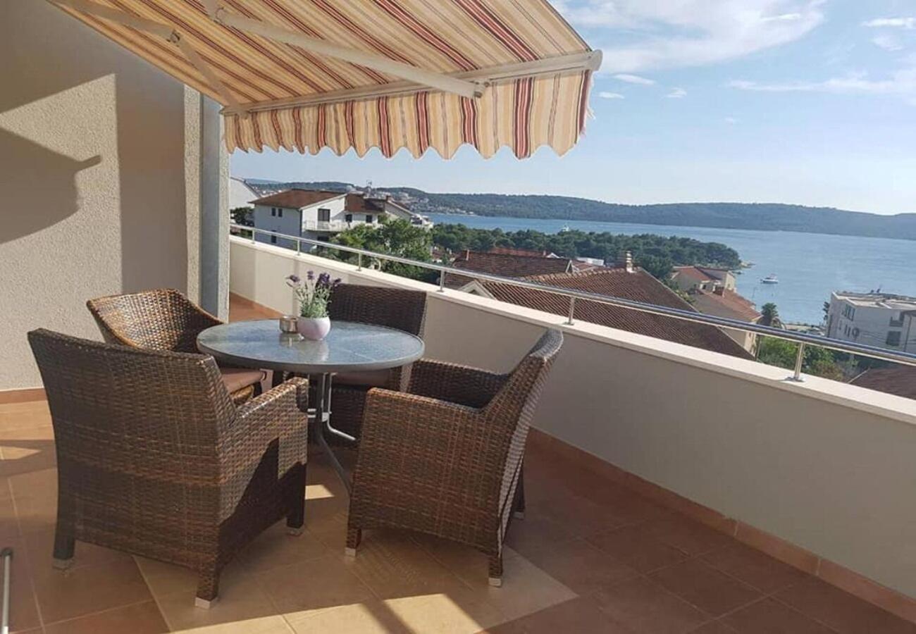 Apartments Javi - Free Private Parking Trogir Bagian luar foto