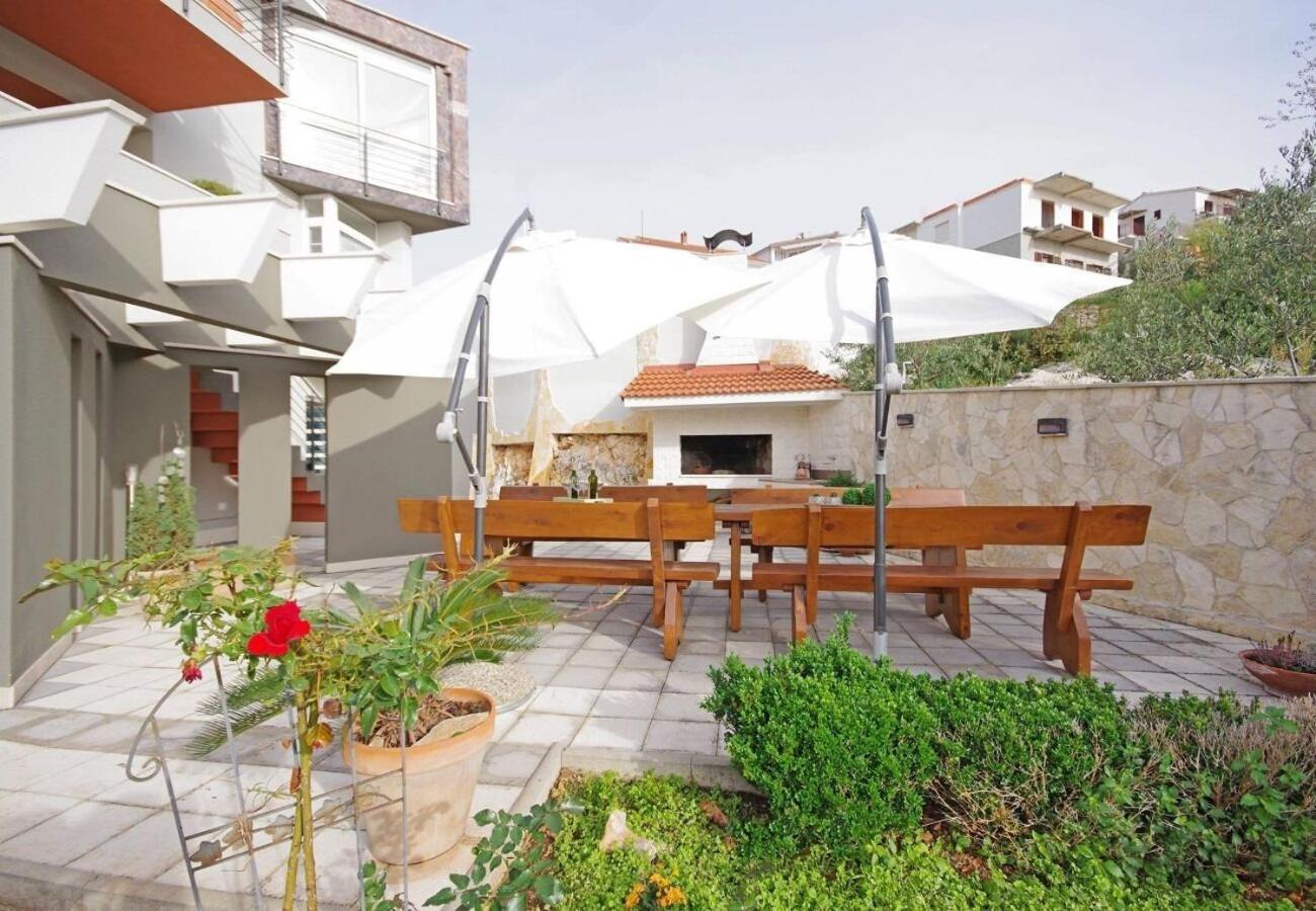 Apartments Javi - Free Private Parking Trogir Bagian luar foto