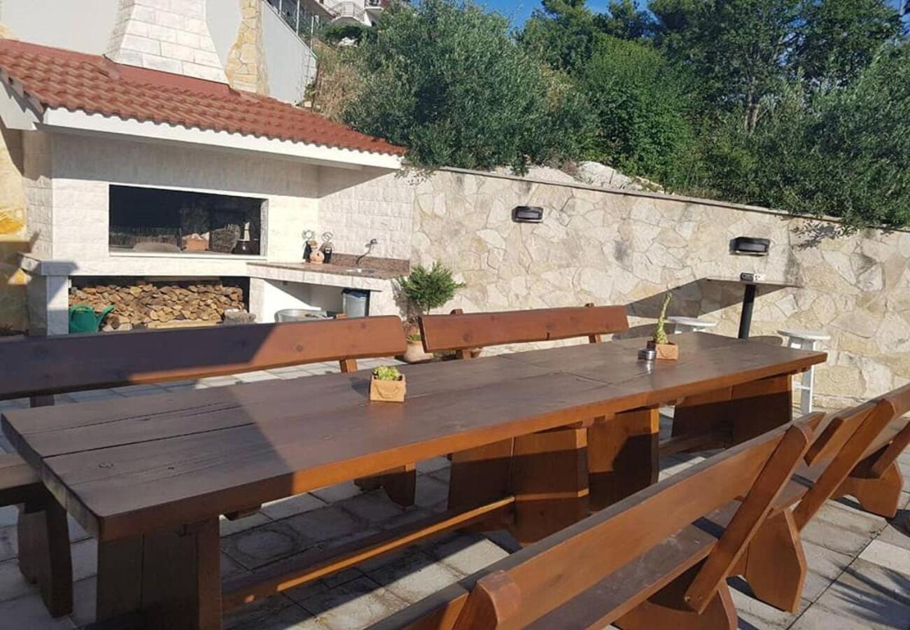 Apartments Javi - Free Private Parking Trogir Bagian luar foto