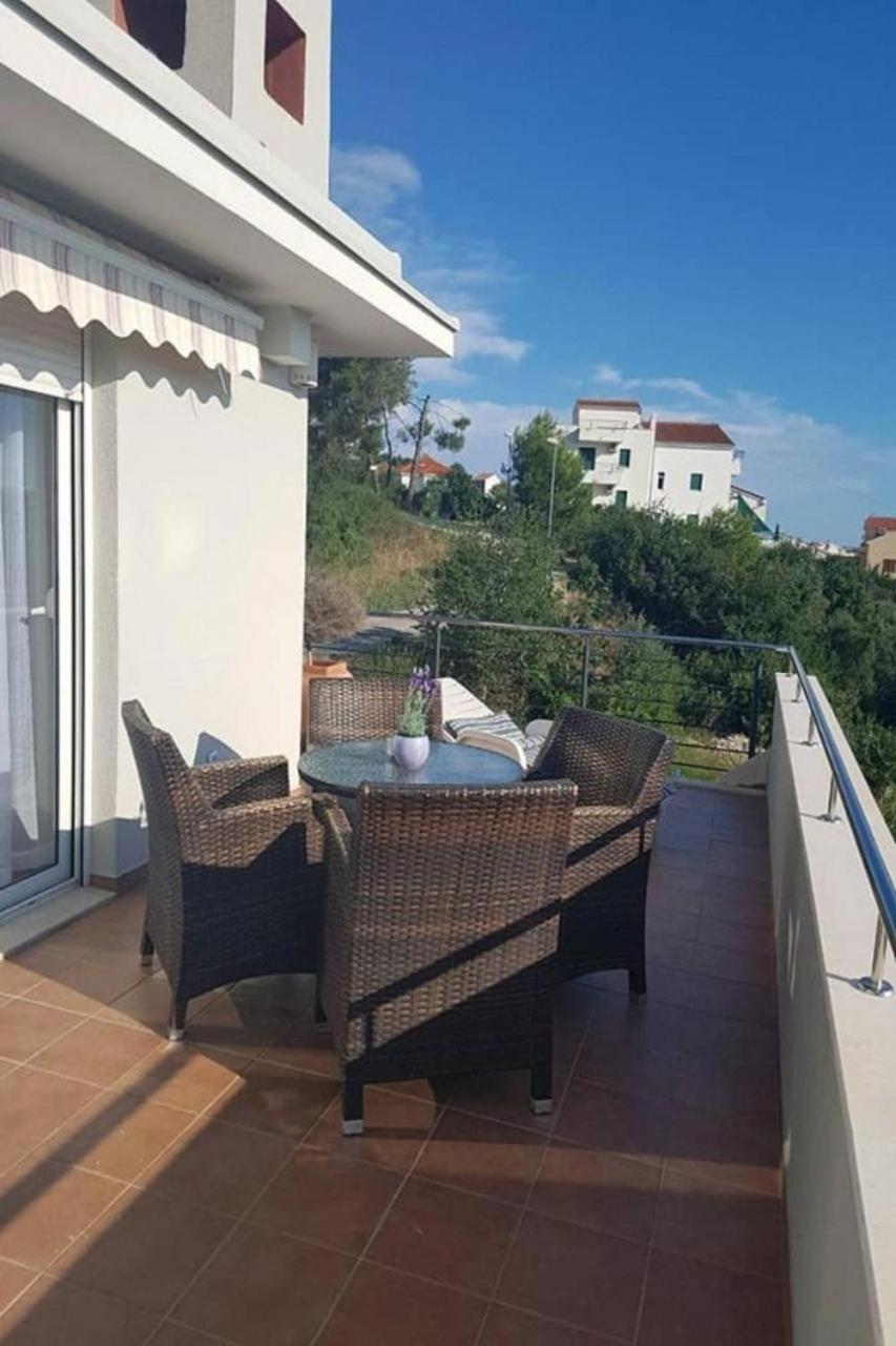 Apartments Javi - Free Private Parking Trogir Bagian luar foto