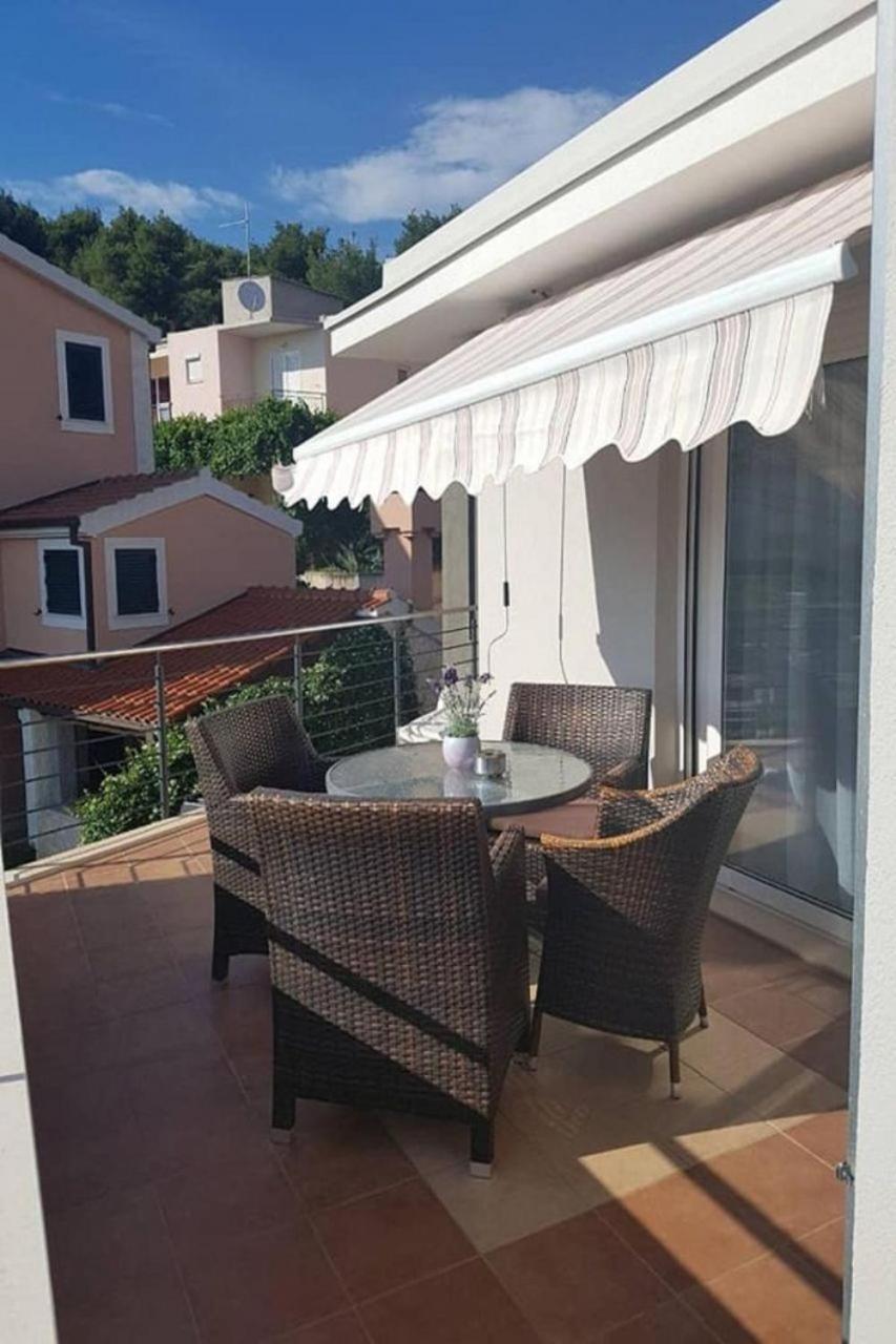 Apartments Javi - Free Private Parking Trogir Bagian luar foto