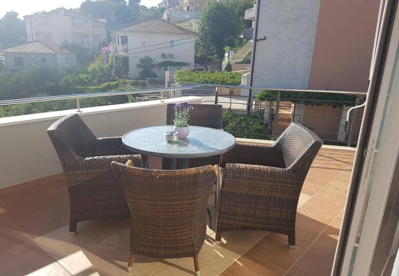 Apartments Javi - Free Private Parking Trogir Bagian luar foto