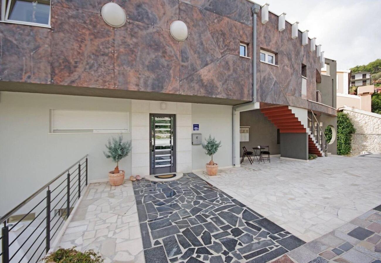 Apartments Javi - Free Private Parking Trogir Bagian luar foto